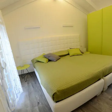Apartament Elegant Luxury Flat Above 